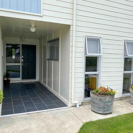 Whitby Pvt Room Pauatahanui Exterior photo