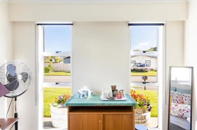 Whitby Pvt Room Pauatahanui Exterior photo