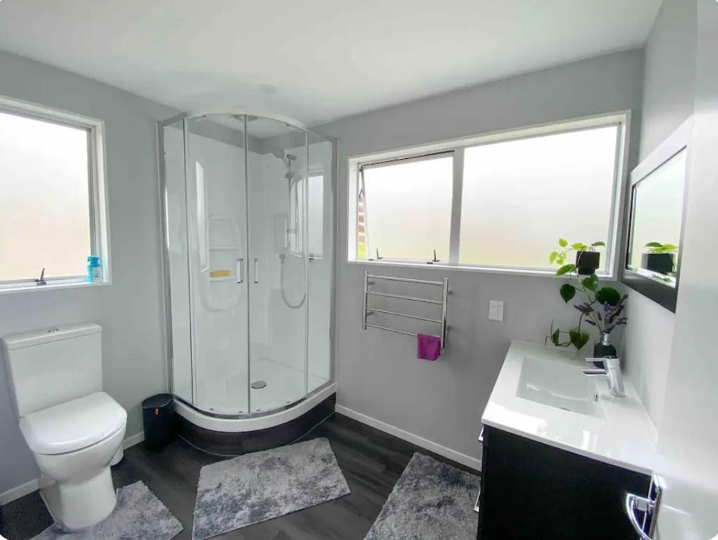 Whitby Pvt Room Pauatahanui Exterior photo